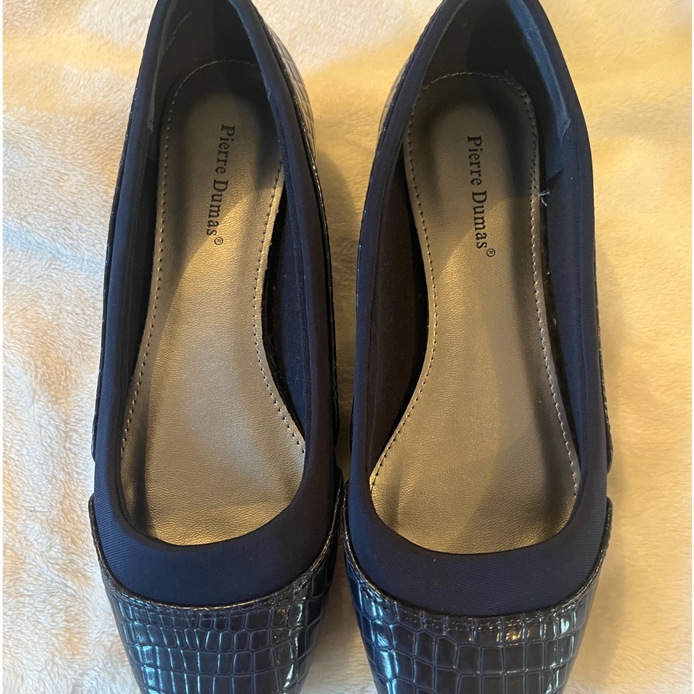 Pierre Dumas women’s Navy flats size 7 1/2 M